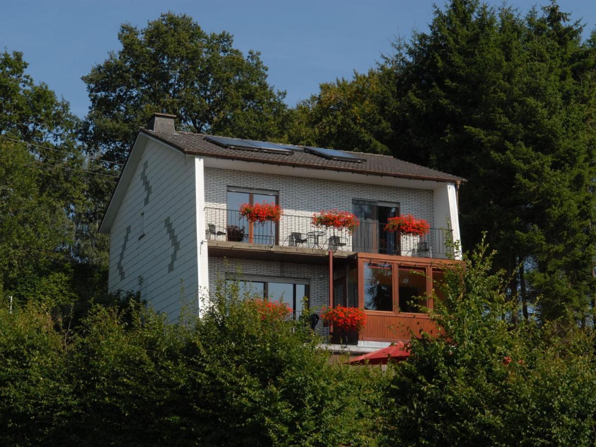Modish Holiday Home In Waimes With Sauna ภายนอก รูปภาพ