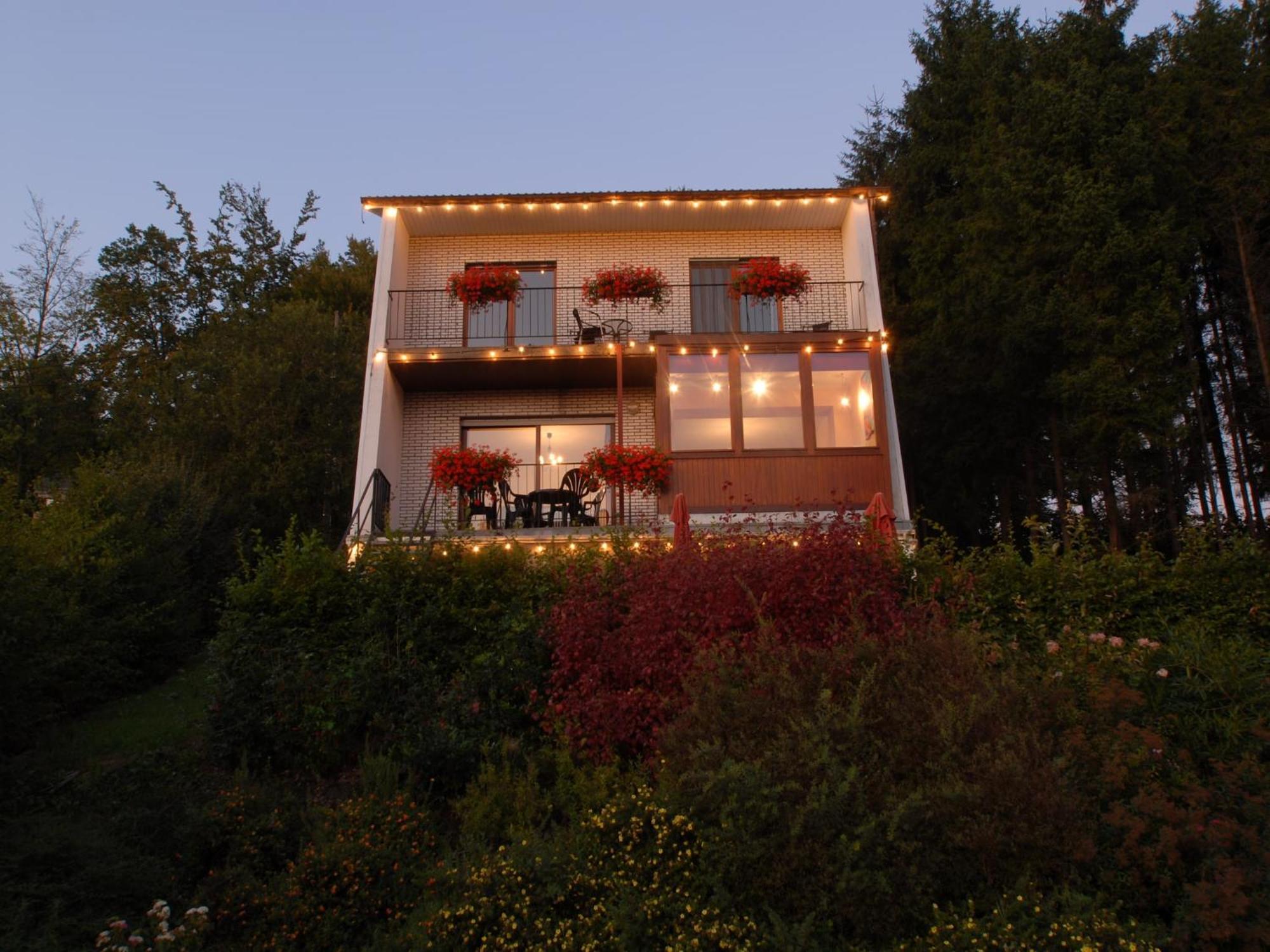 Modish Holiday Home In Waimes With Sauna ภายนอก รูปภาพ